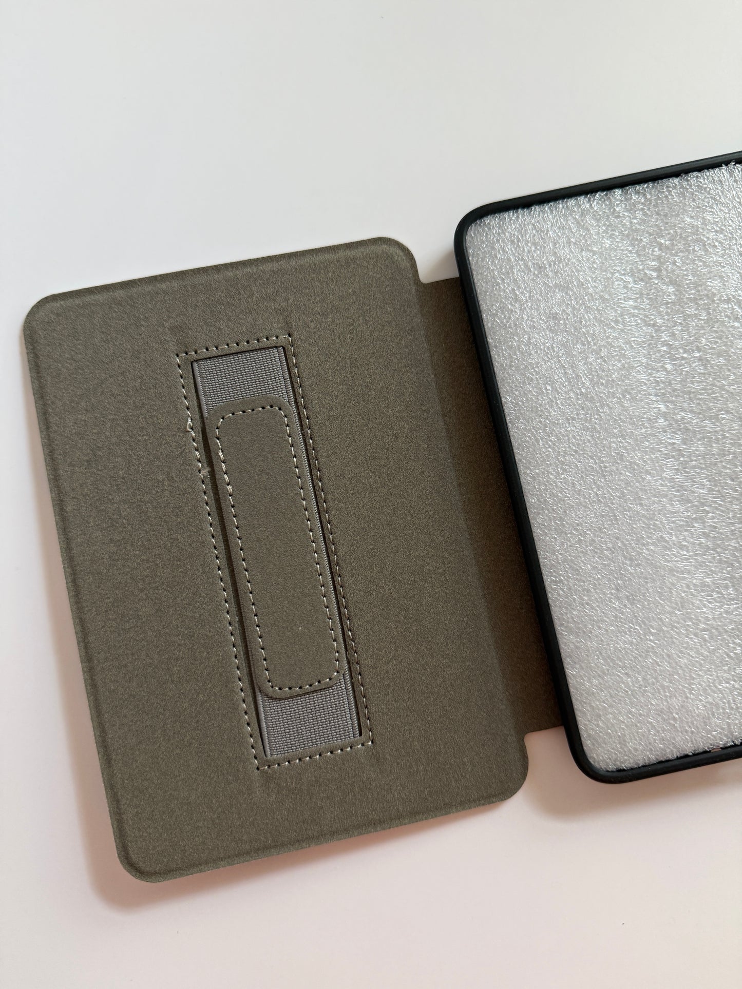 Bookish Blooms Kindle Case
