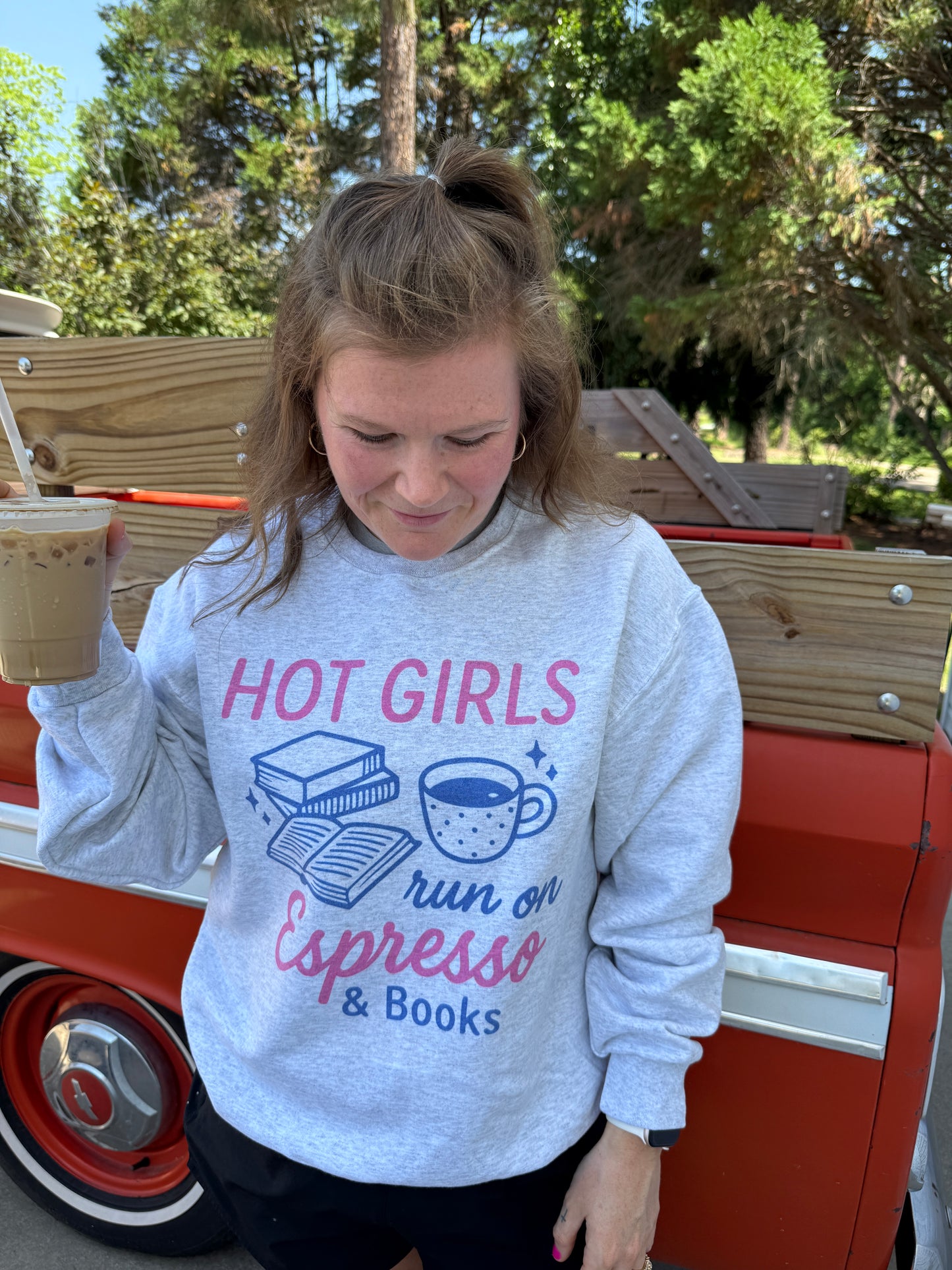 Hot girls run on espresso and books! // Turnaround 3 weeks