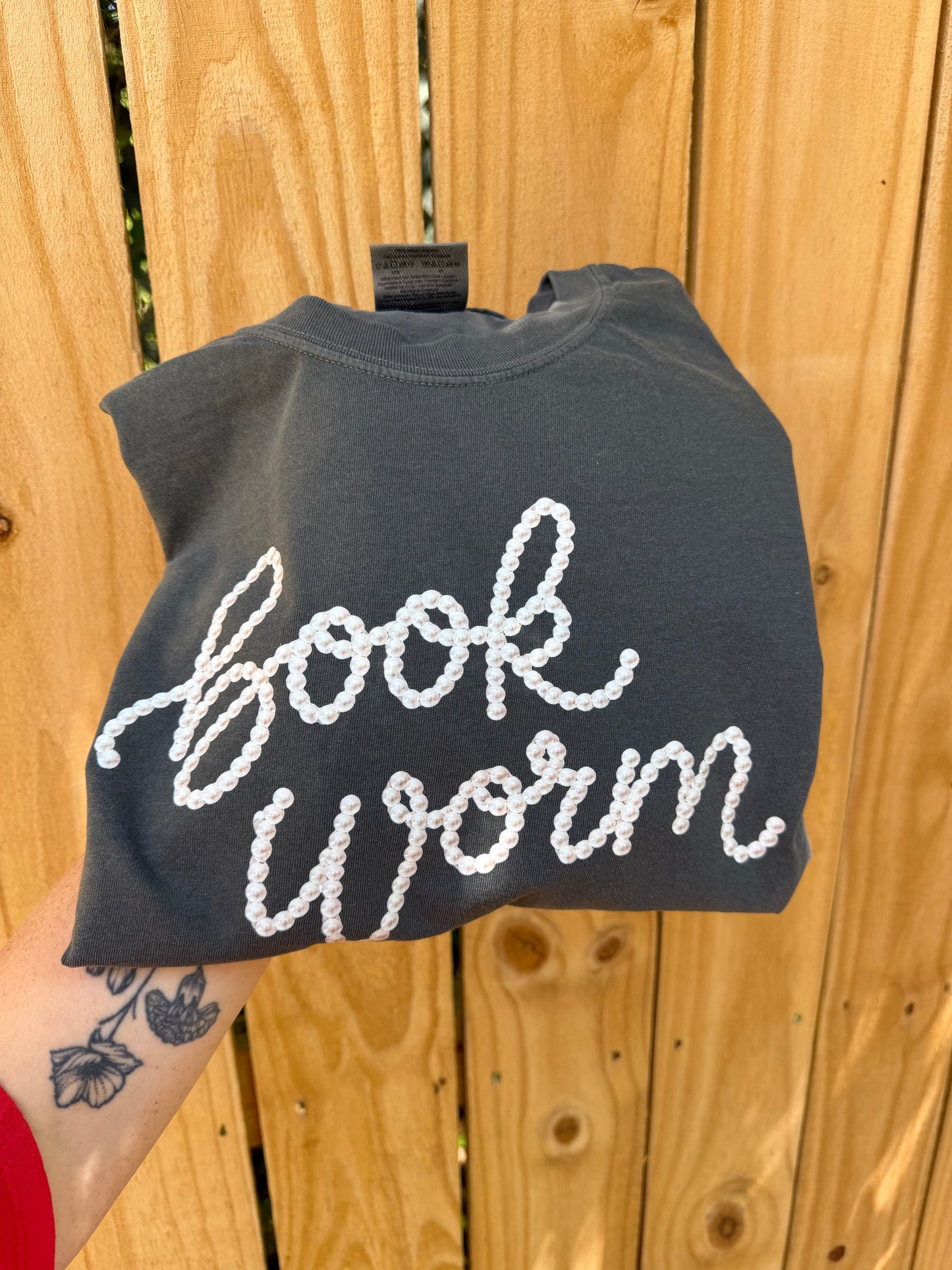 Bookworm Pearl // 3 weeks turnaround