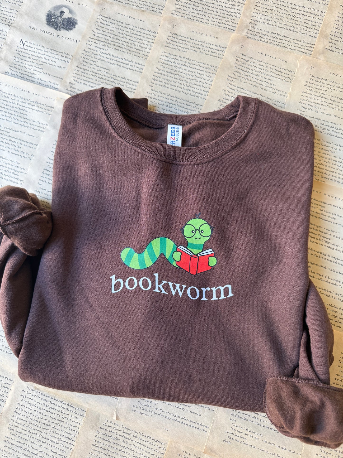 Bookworm Sweatshirt 📚 // 3 weeks turnaround